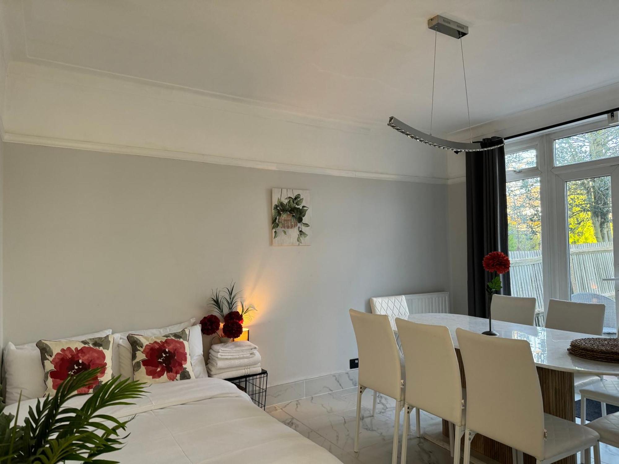Surbiton Home With Free Parkings, Surbiton, Kingston Upon Thames, Surrey, Greater London Uk Eksteriør billede