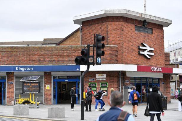 Surbiton Home With Free Parkings, Surbiton, Kingston Upon Thames, Surrey, Greater London Uk Eksteriør billede