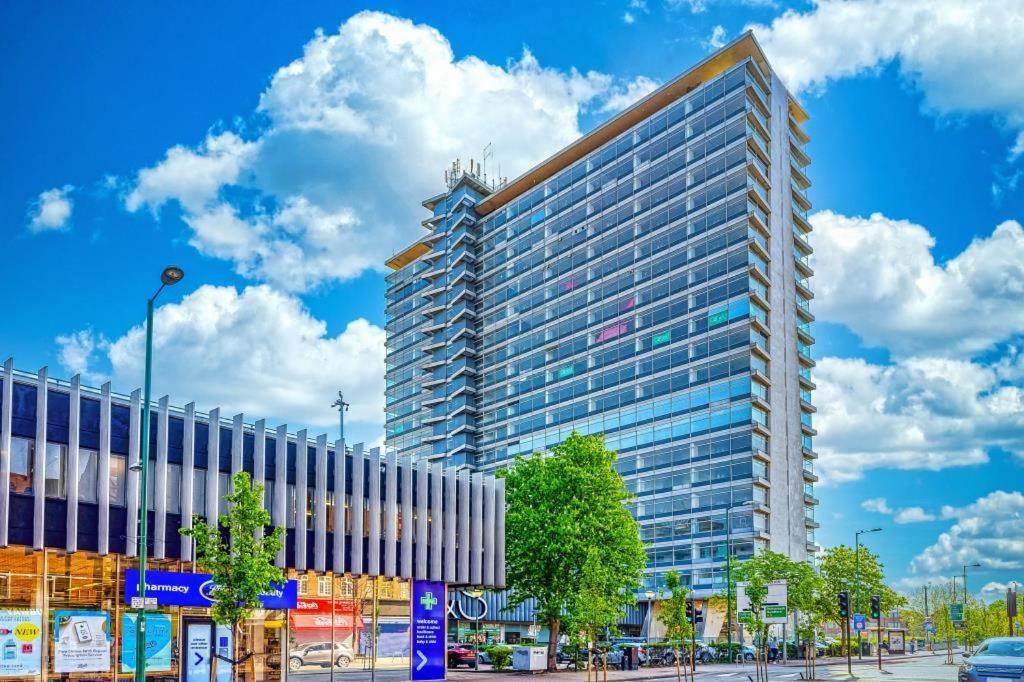 Surbiton Home With Free Parkings, Surbiton, Kingston Upon Thames, Surrey, Greater London Uk Eksteriør billede