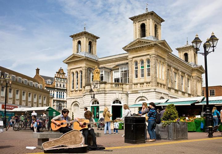 Surbiton Home With Free Parkings, Surbiton, Kingston Upon Thames, Surrey, Greater London Uk Eksteriør billede