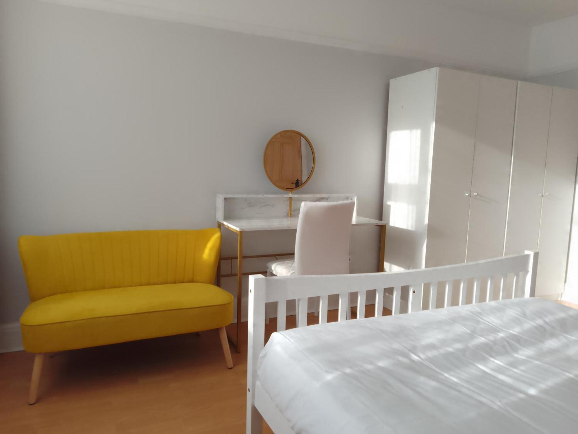 Surbiton Home With Free Parkings, Surbiton, Kingston Upon Thames, Surrey, Greater London Uk Eksteriør billede