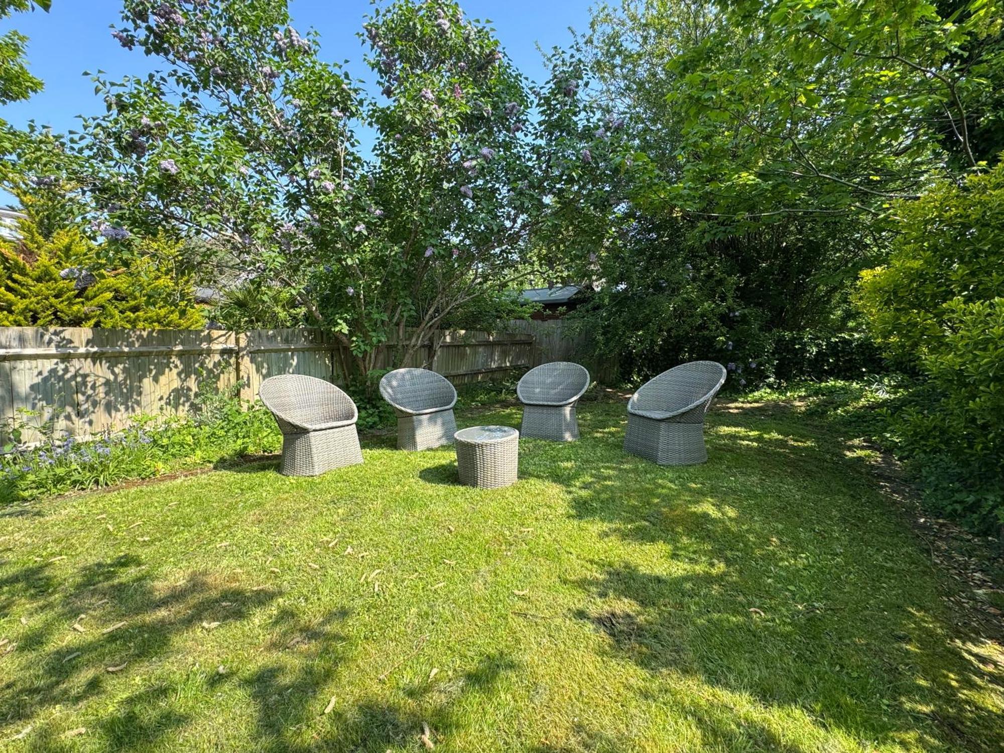 Surbiton Home With Free Parkings, Surbiton, Kingston Upon Thames, Surrey, Greater London Uk Eksteriør billede